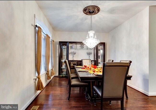 Foto del edificio - 15619 Tibberton Terrace