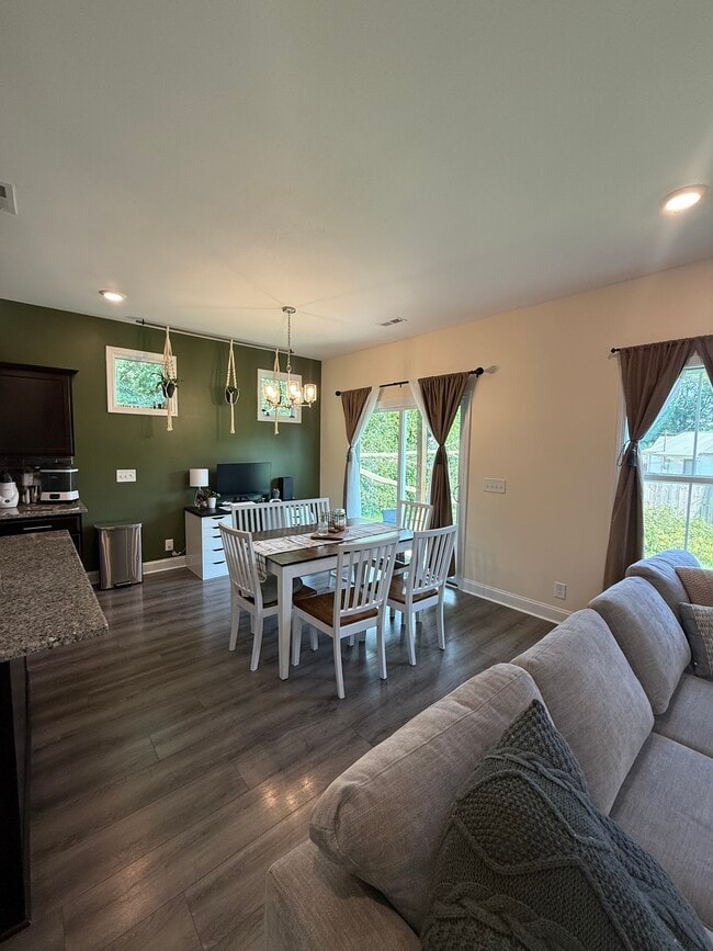 Dining room - 246 King Rd