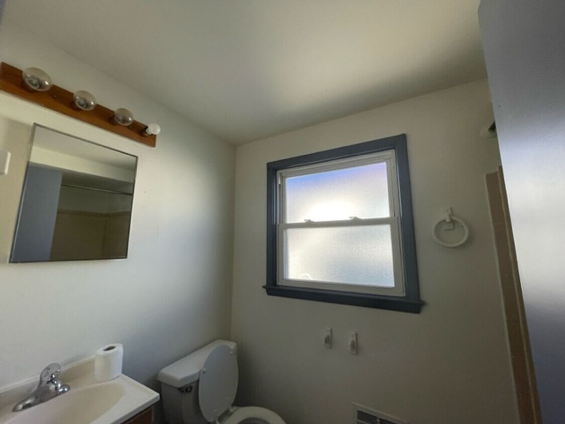 8829 W Congress St Unit 8831 W Congress St, Milwaukee, WI 53225 Room