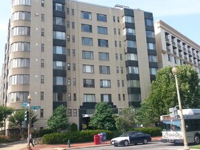 Building Photo - 1 Scott Cir NW