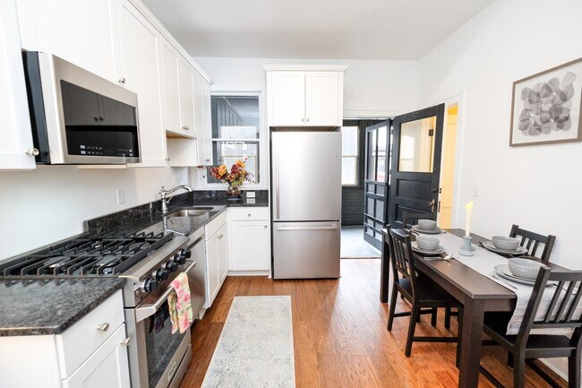 Estudio B - Glendale Flats and 2396 Myrtle House