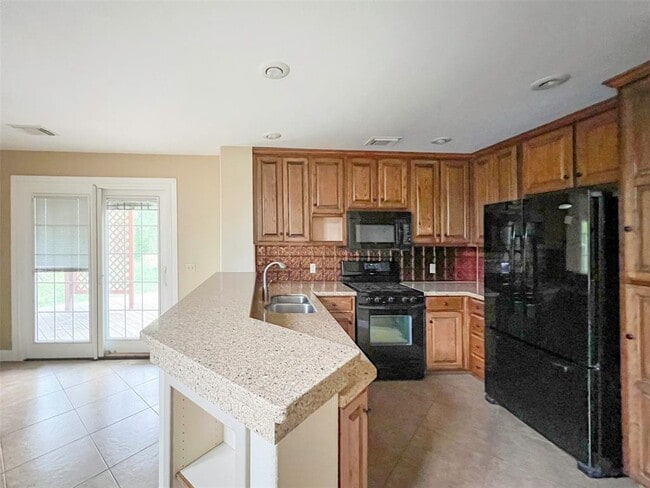 Building Photo - 12010 Shady Springs Rd