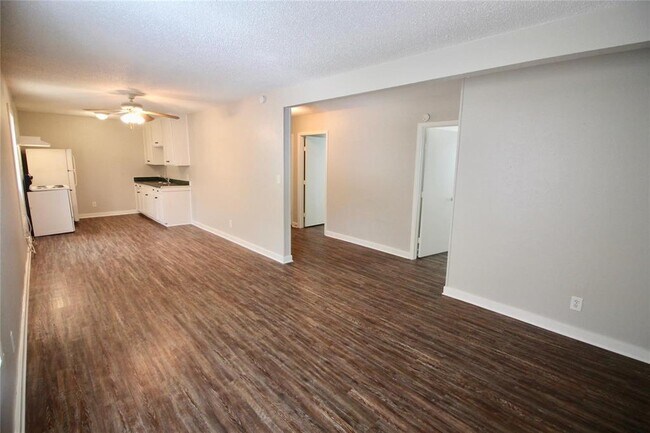 Building Photo - 203 Love St