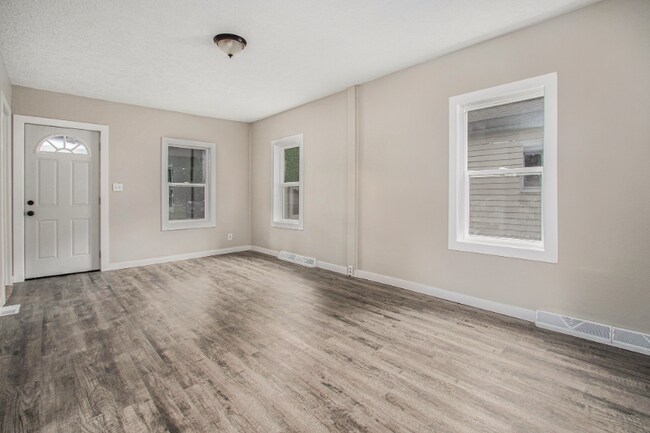 Building Photo - 1907 McIlwraith St