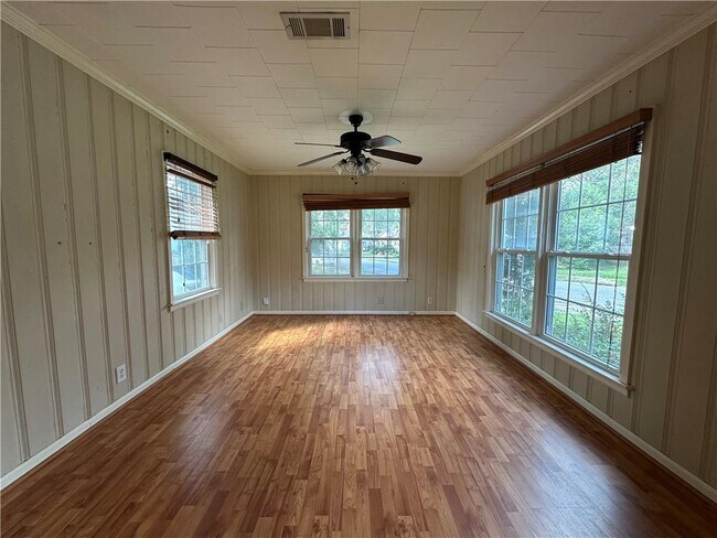 Foto del edificio - 2351 Taylor Ave