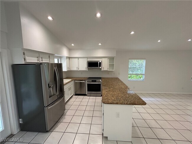 Foto del edificio - 772 100th Ave N