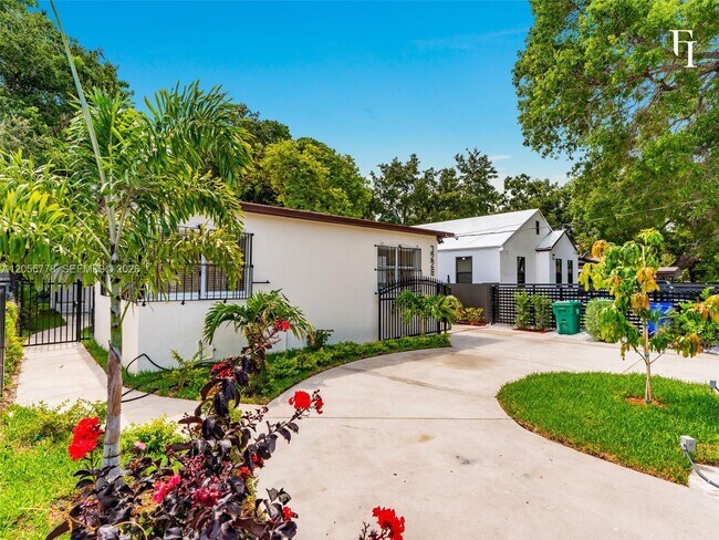 Foto del edificio - 3228 NW 11th Ave