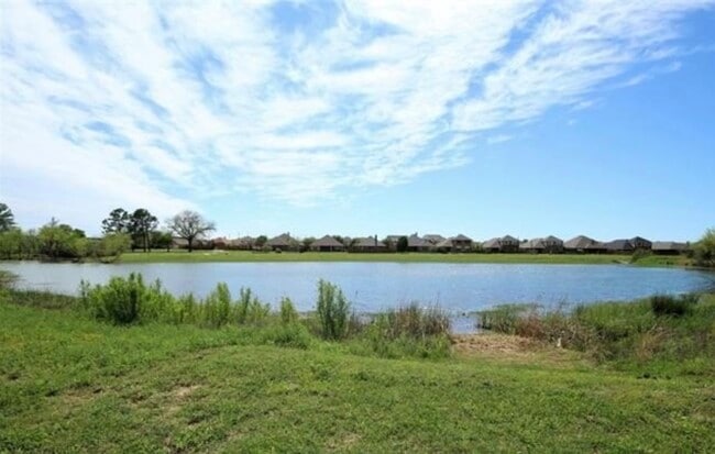 Building Photo - 1300 Cheyenne Dr