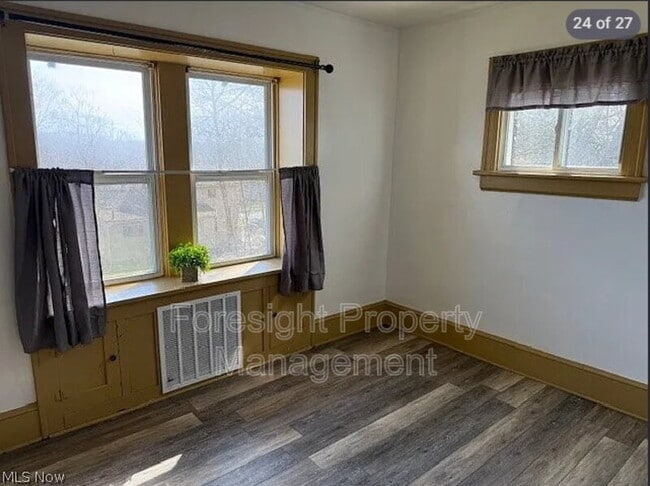 Foto del edificio - 692 W Thornton St