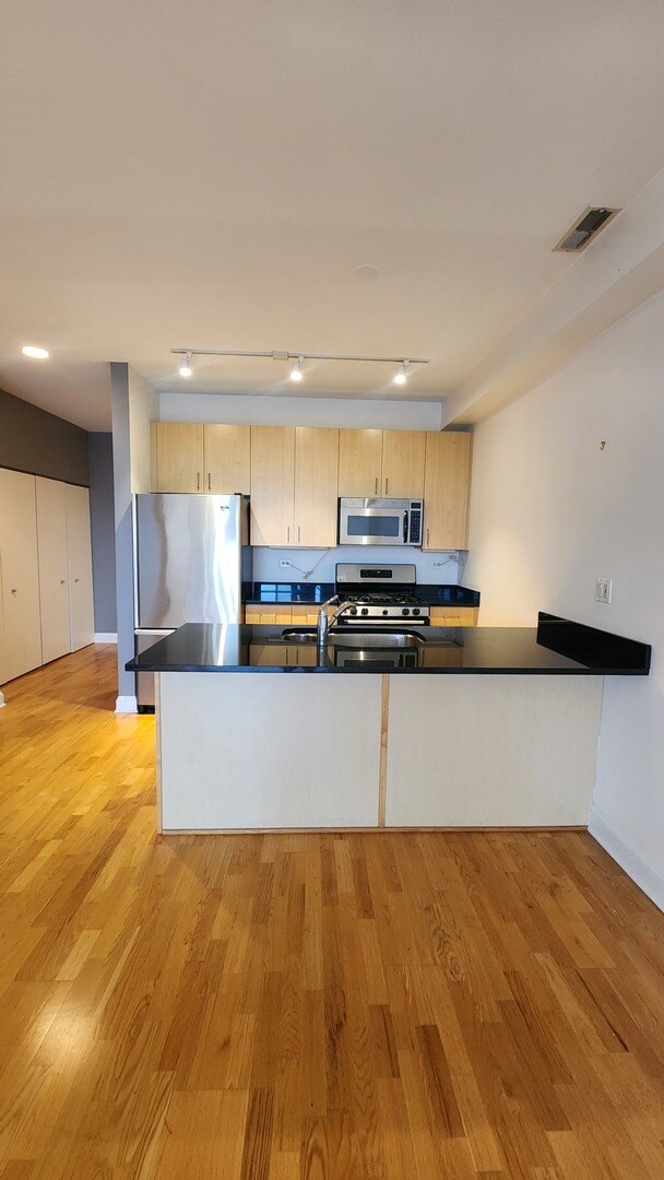 Foto del edificio - 1260 W Washington Blvd