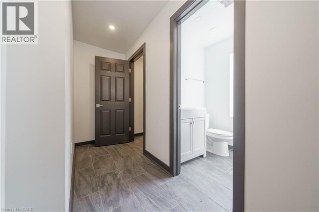 Photo du bâtiment - 32 Britannia Ave