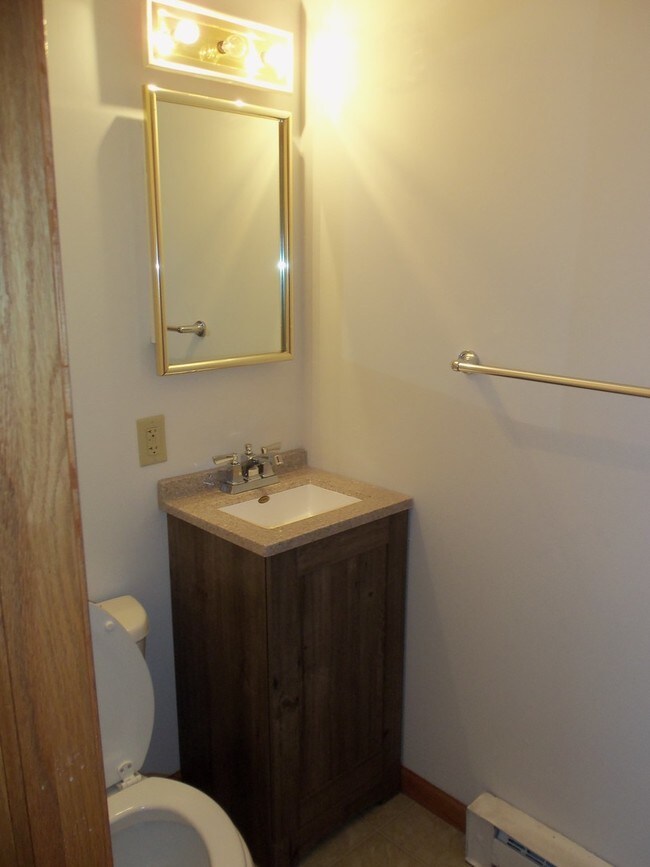 Building Photo - 1240 Alicia Dr