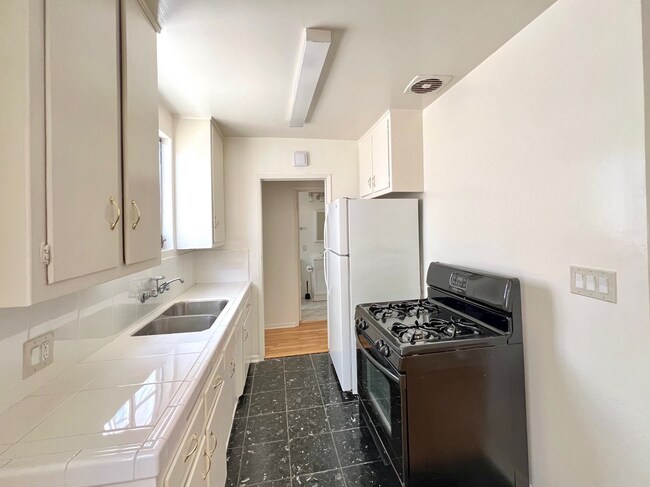 Cocina - 1342 Yale St