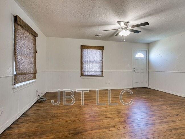 Photo - 224 W Ercoupe Dr House