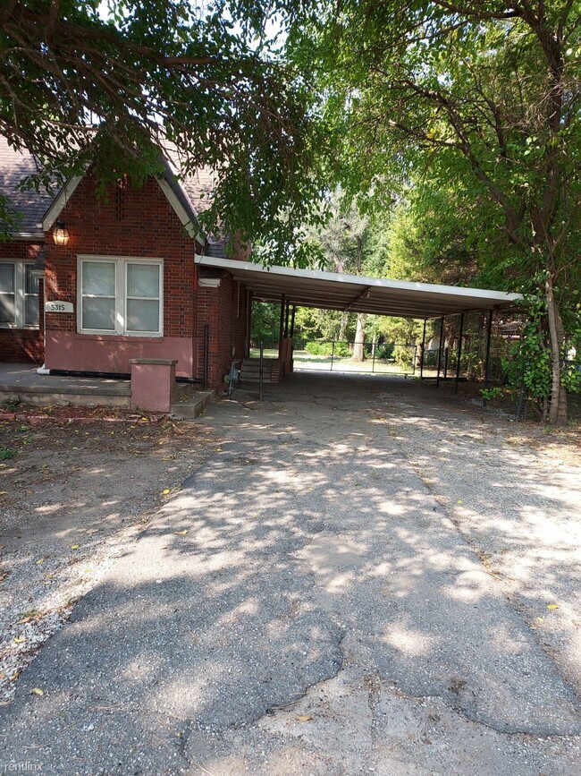 Foto del edificio - 2 br, 1 bath House - 5315 N Broadway St
