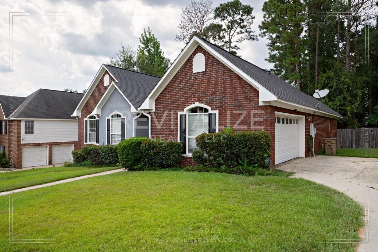 Primary Photo - Stunning 4 Bedroom/2 Bathroom Home in West...