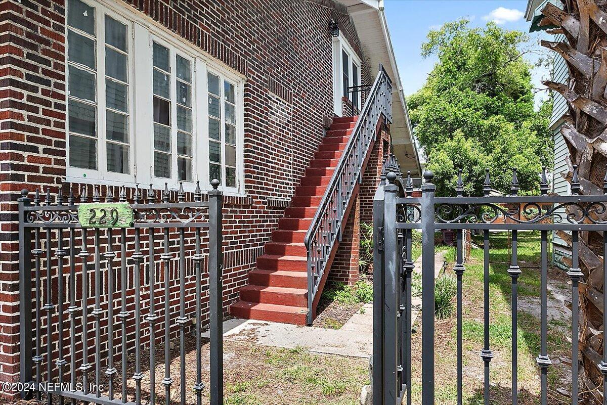 Primary Photo - 231 W 10th St
