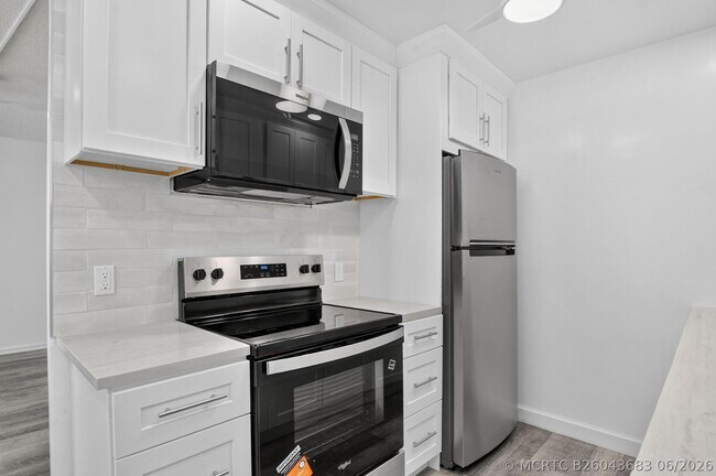 Building Photo - 3045 Cornwall C