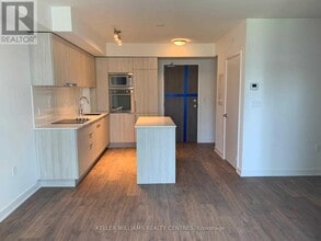 Building Photo - 576 Front St W