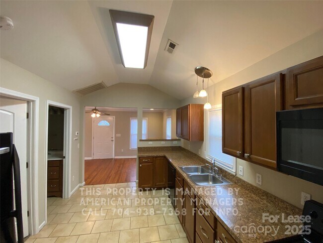 Foto del edificio - 411 Gay St