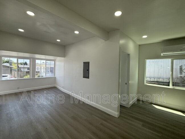 Building Photo - 109 Broadway
