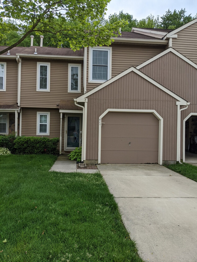 Foto principal - 411 Jamestown Ct