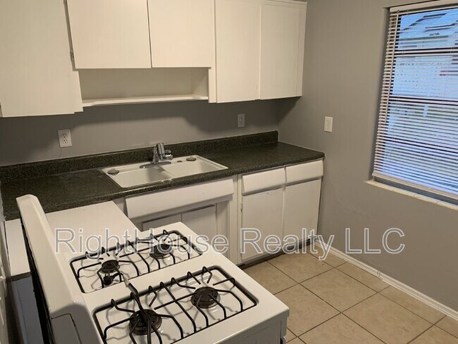 Building Photo - 1203 Dewey St