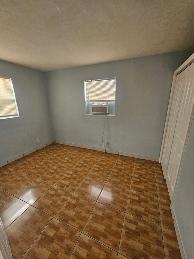 Foto del edificio - 869 NW 16th Ave