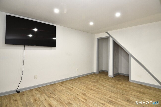Foto del edificio - 170 Sequoia Rd