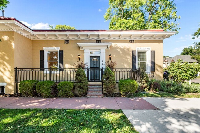 Foto del edificio - Beautiful Spanish Revival 3 Bedroom in Upt...