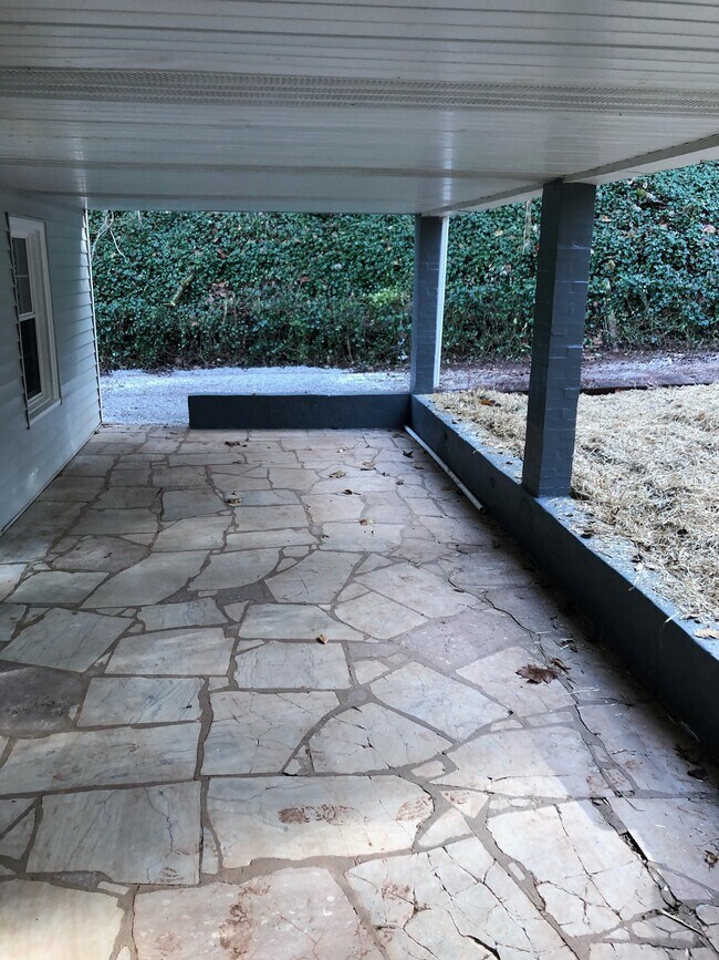 Foto del edificio - 2800 Woodson Dr