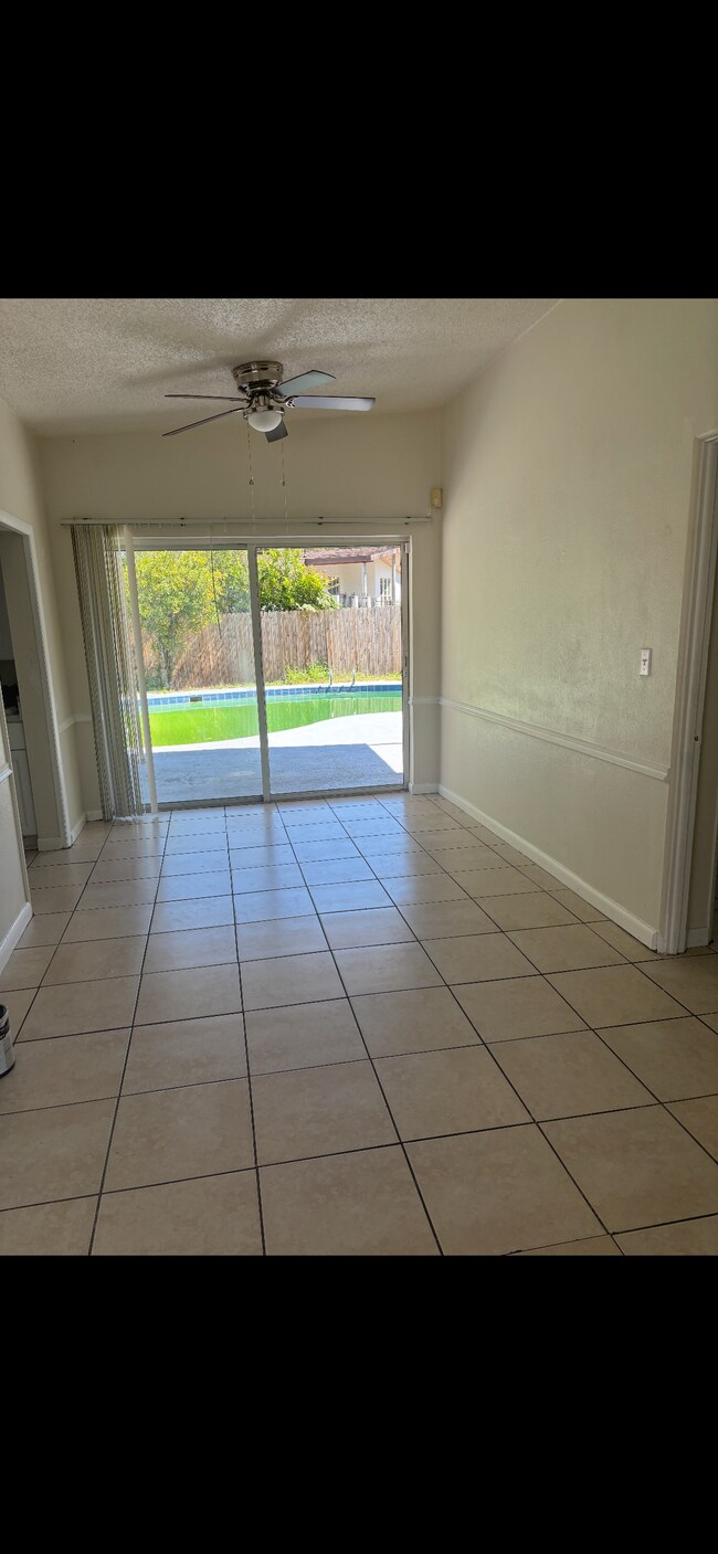 Foto del edificio - 3903 Pine Ridge Rd