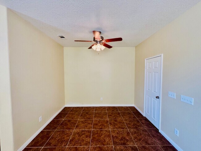 Foto del edificio - 36742 37th St E