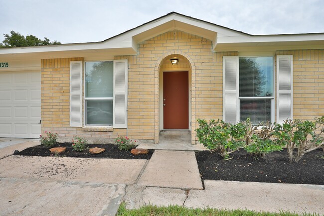 Foto del edificio - Ready for move in at Southeast Houston!!