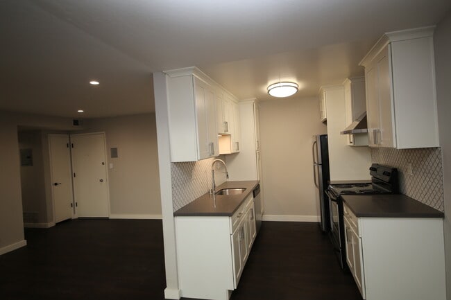 main room with kitchen - 3921 Harrison St