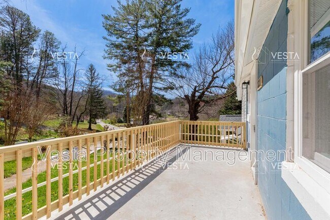 Foto del edificio - 821 Oakdale Rd
