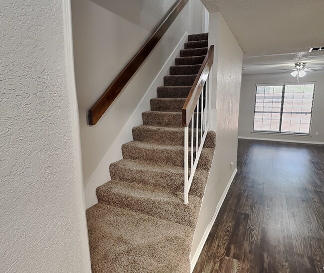 Foto del edificio - Stylish Candleridge Townhome with Private Patio, HOA Lawn Care & Appliances Included!