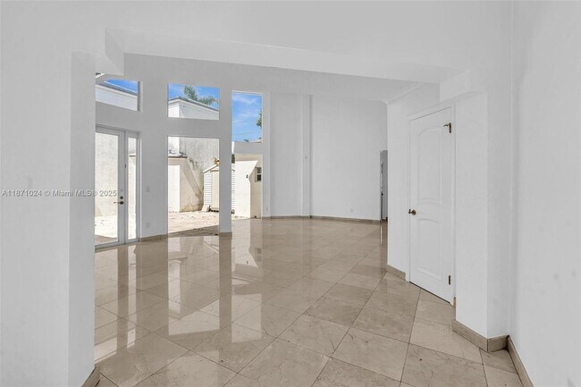 Foto del edificio - 20645 NE 25th Pl
