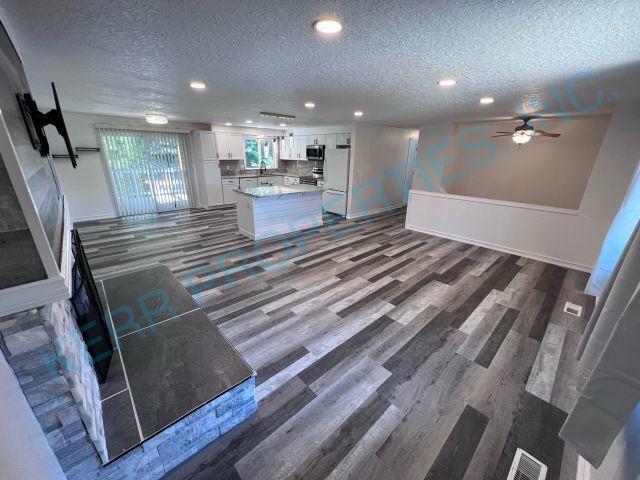 Building Photo - 4 Bd / 3 Bth - Fireplace - A/C - Attached ...