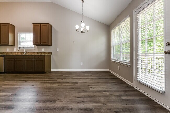 Building Photo - 824 Summit Park Trail