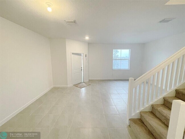 Foto del edificio - 2338 NW 125 St