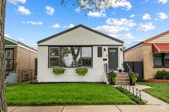 Building Photo - 4543 S Leclaire Ave