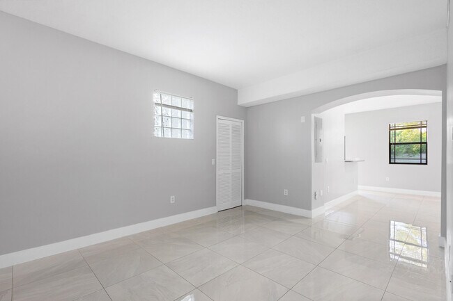 Foto del edificio - 3585 NE 5th St