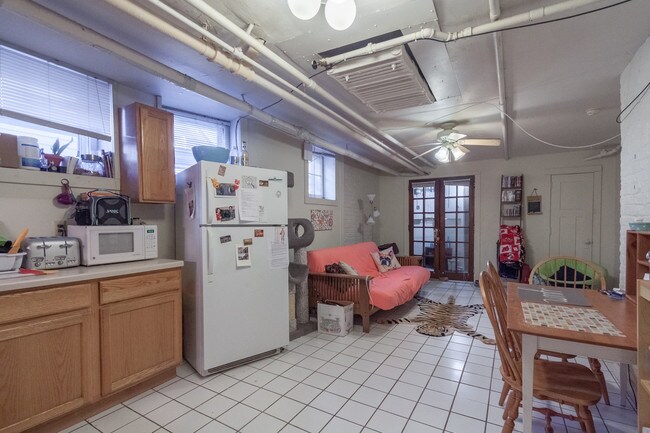 Building Photo - 148 E Gorham St
