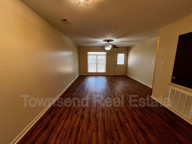 Foto del edificio - 2704 Helaman Ct