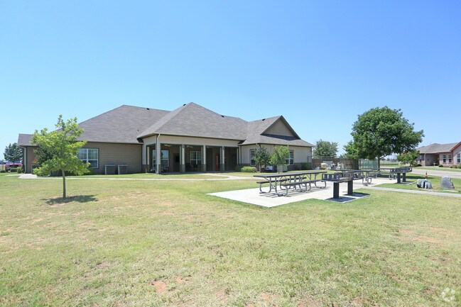Foto del edificio - Hillcrest Manor Senior Apartments