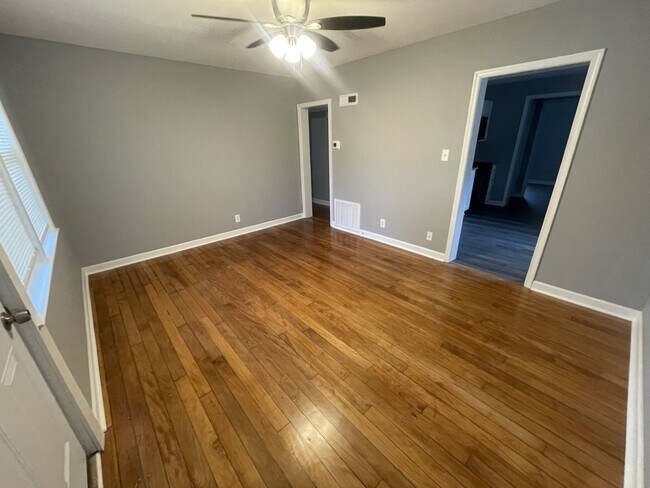 Foto del edificio - Baltimore - 3 bedroom and 1 Bathroom Available!