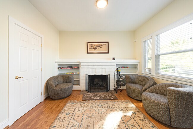 Sala de estar - 8609 55th Ave S