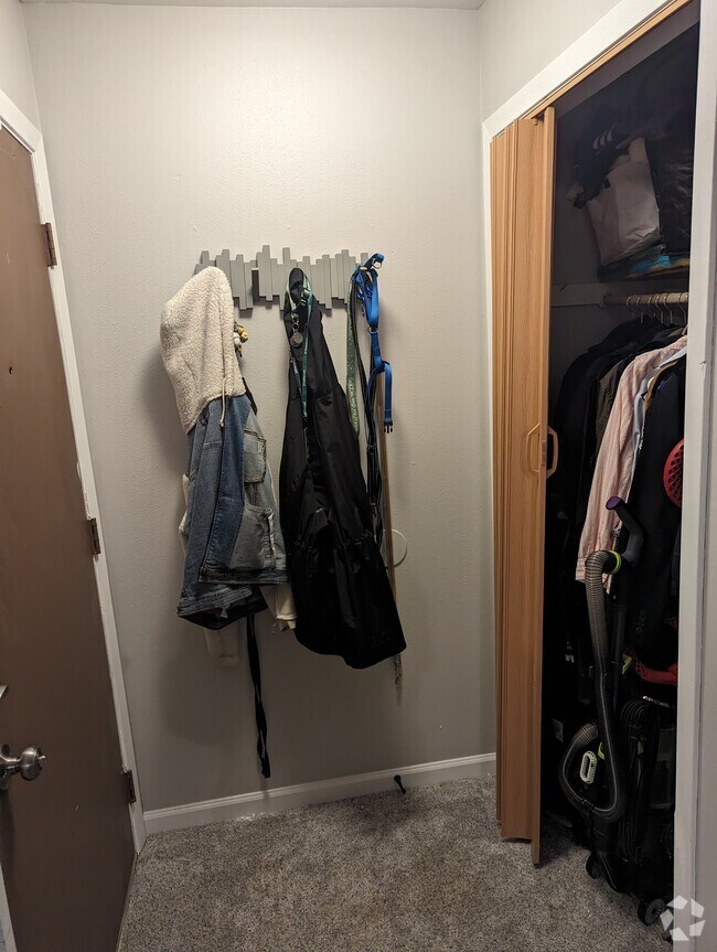 West Meadowood Hills Apartments for Rent with a Swimming Pool Madison