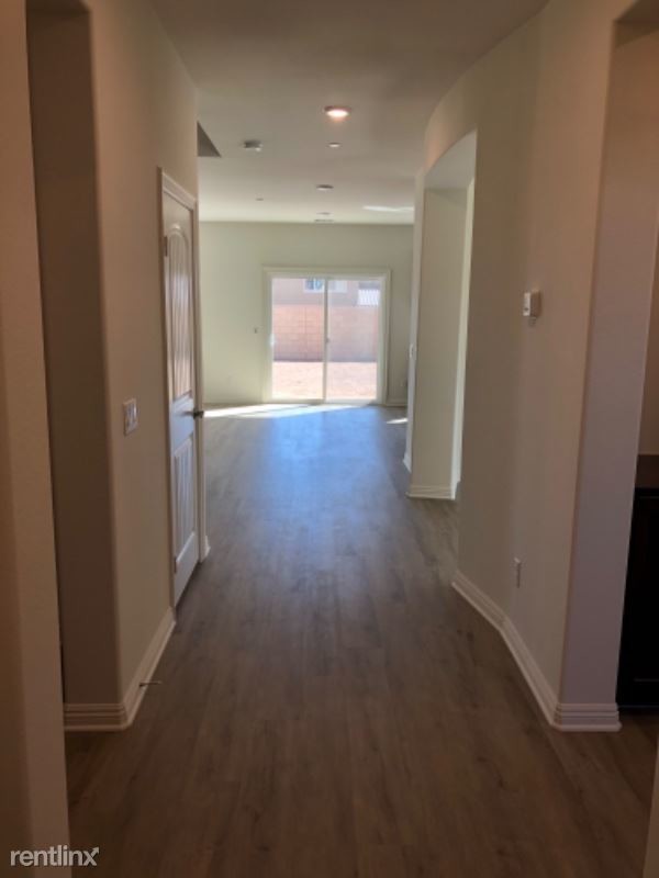 Building Photo - 4 br, 3 bath House - 9253 Wild Horse Ave